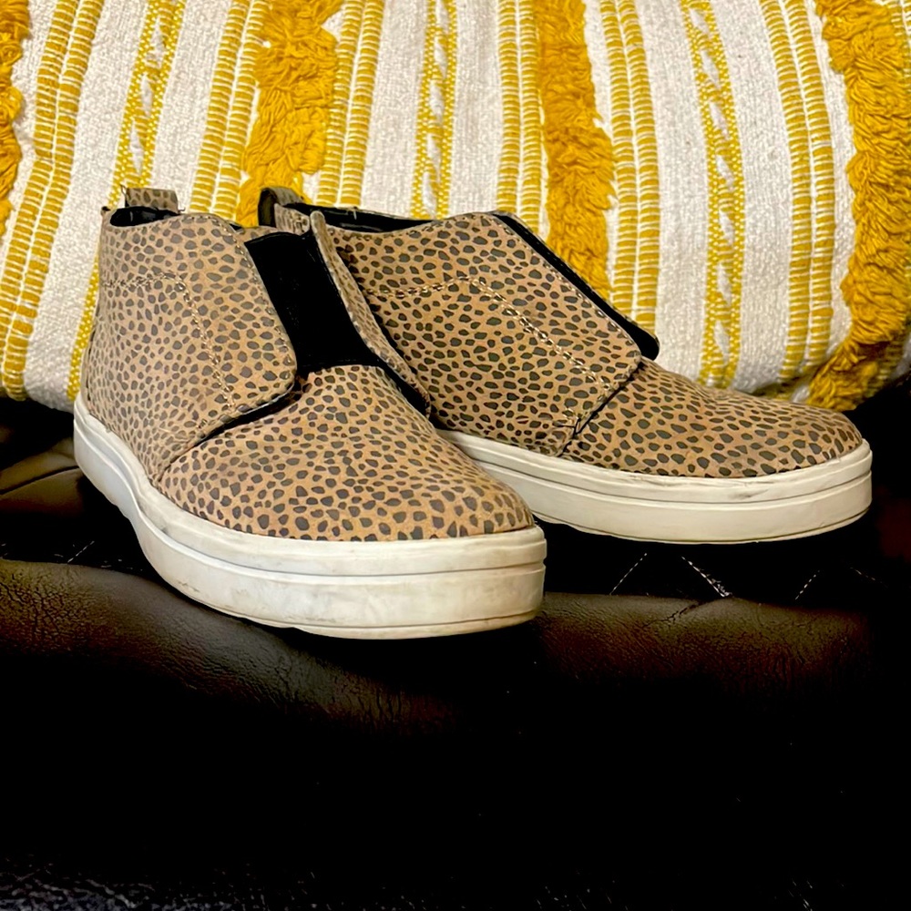 I have several pair and just cleaning out my shoe closet after the holidays